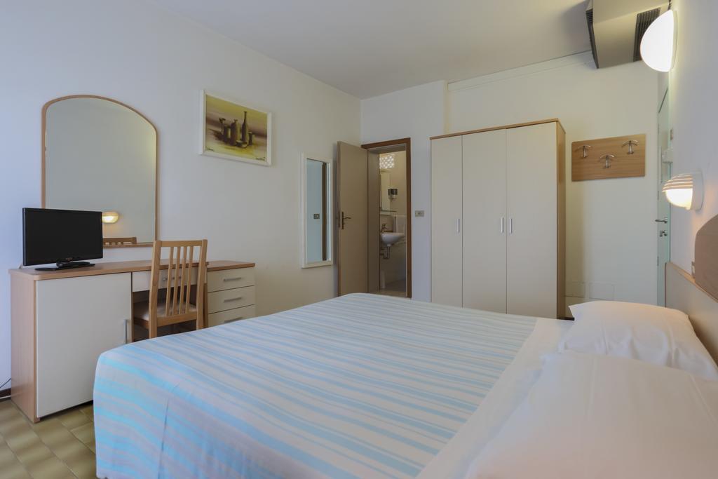 Hotel Ideal Bianchini Riccione Bagian luar foto