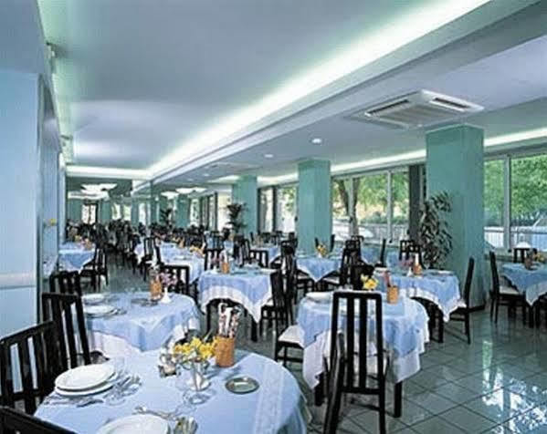 Hotel Ideal Bianchini Riccione Bagian luar foto